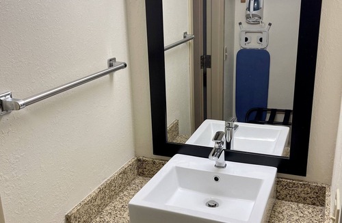 Milan Hotel | Red Roof Inn Sandusky - Milan