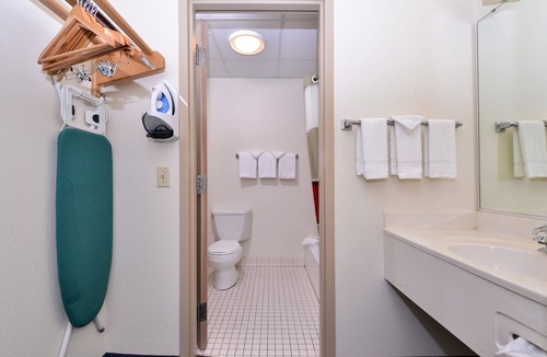 Milan Hotel | Red Roof Inn Sandusky - Milan