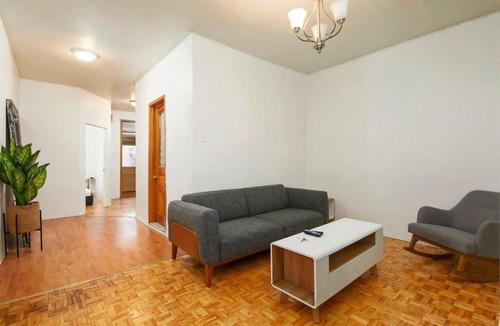 Plateau Mont Royal Apartment | Refined Downtown Getaway – A Stylish Stay