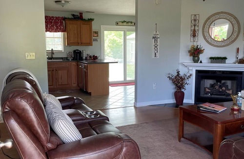 Dandridge House | RELAX in BEAR'S DEN GETAWAY private home!