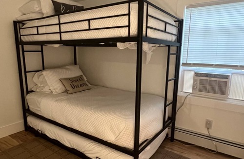 Russell House | Relax on the Run, 2BR, newly remodeled