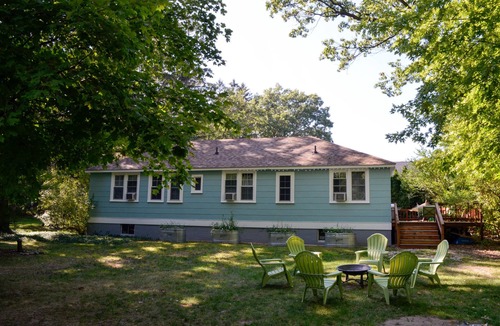 Union Pier Cottage | Relax, Rewind, & Unwind at Nana's Lake Cottage in Union Pier