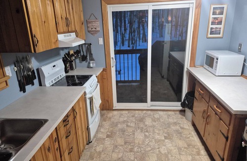 Lake of Bays Cottage | Relax, you've discovered your own secluded waterfront haven here at Idlehour.