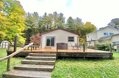 Newaygo House | Relaxing Croton lake cottage w/hot tub