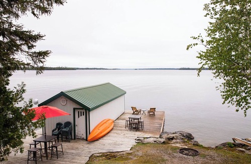 Moonbeam Cottage | Remi Lake Escape. A four season lake front cottage.