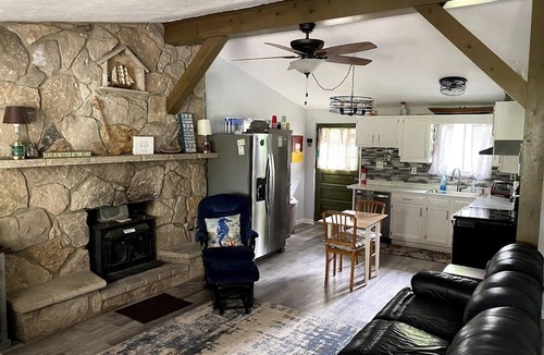 Lakeside House | Remodeled Lake Erie Cottage w/Sunroom, Patio & Open Space