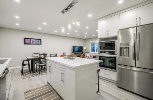 Northwest Calgary Apartment | Renovated 3BE, 2BA close to UoC, downtown, SAIT
