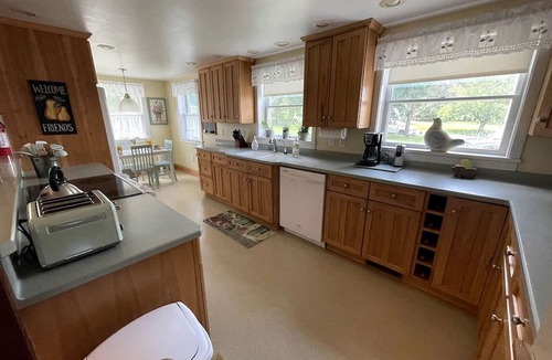 Town of Milo Cottage | Restored Farmhouse with Hot-Tub in Penn Yan, New York