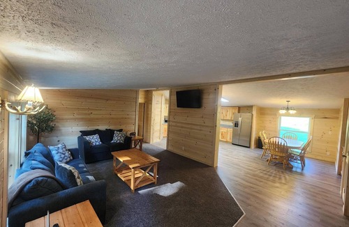 Kingsville House | Retreat on Conneaut Creek, Private Movie Theater, Sleeps 8, Fire Pit