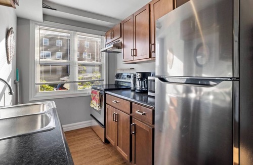 Downtown St. John's Apartment | Rhoda's Place - Roomy 2 Bedroom/Private Backyard/Steps to Downtown, Laundry