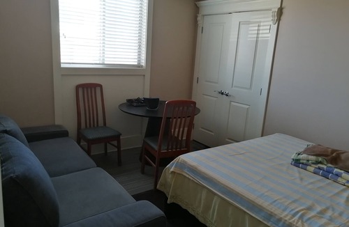 Richmond House | richmond 1br/1ba suite (House basement with Seperated entry)