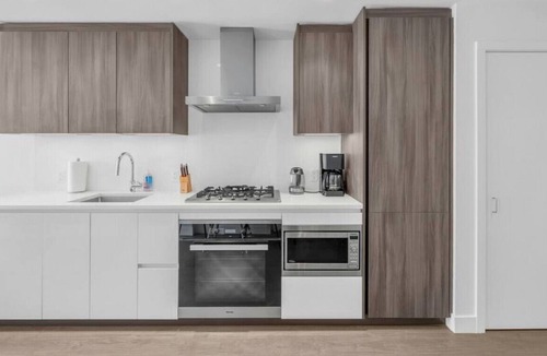 Richmond City Centre Apartment | Richmond Center 1BE+1BA Condo/Gym/Sauna