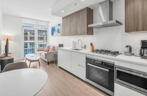 Richmond City Centre Apartment | Richmond Center 1BE+1BA Condo/Gym/Sauna