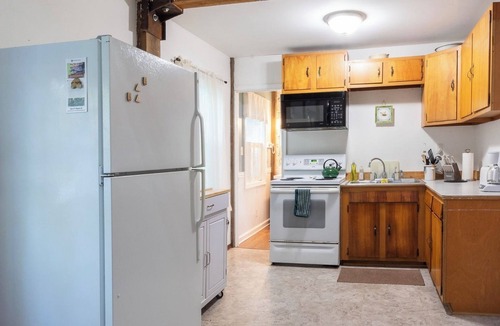 Sweet Valley Cabin | Ricketts Creekside Cabin - WIFI, grill, hammock, creek