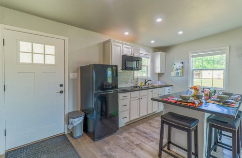 Denison House | River front comfort at Lucinda's Cabin
