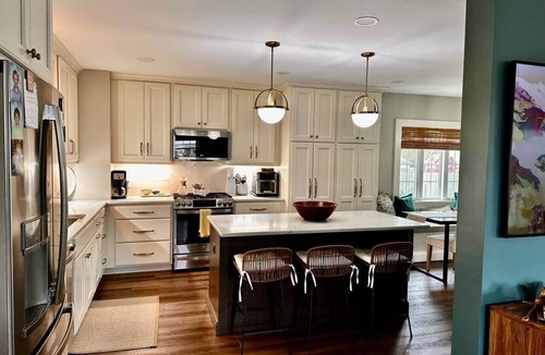 Rossford House | River, Marina, Park, Casino, EZ to I-75, DT Toledo