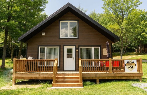 Frampton Ski Chalet | River & Miller Zoo | Louna-Nuage Shack