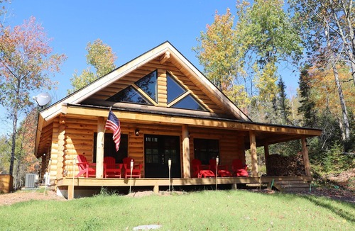 Crystal Falls Cabin | RIVER RENTAL NEW LOG CABIN-POOL SPA ON THE PAINT RIVER-DOCK-CANOES FISH GOLF ORV
