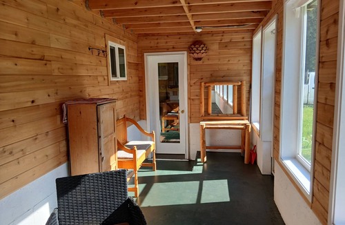 Winlaw Apartment | River Run Suite: A peaceful mountainside retreat for relaxation and family fun