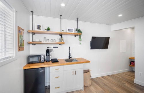Lake Cowichan Hotel | Riverside Micro Studio | BBQ, Firepit, Dock