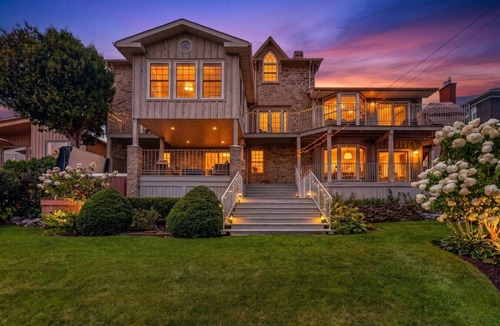 Brockville House | Riverside Retreat | Waterfront w/Private Hot Tub