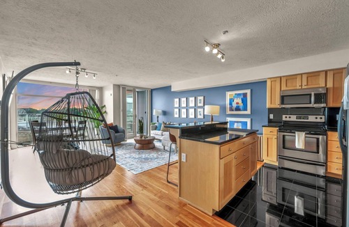 Ohio City Apartment | Riverview Getaway, Free Parking, 24/7 Hour Gym
