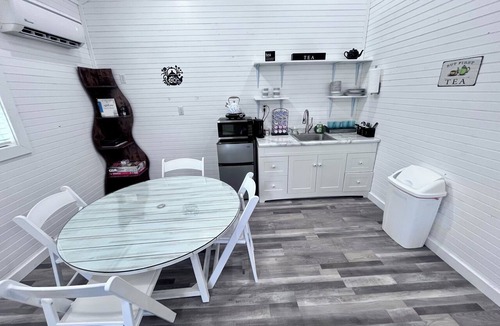 Cape Girardeau Cottage | Romantic Tea Cottage Retreat on Boulder Creek with Firepit and Deck