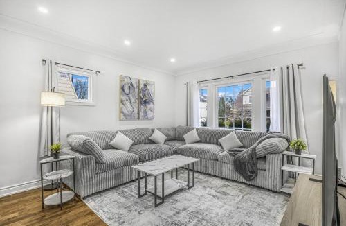 Niagara Falls Villa | Romeo & Juliet Niagara Retreat - Clifton Hill