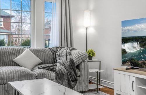 Niagara Falls Villa | Romeo & Juliet Niagara Retreat - Clifton Hill