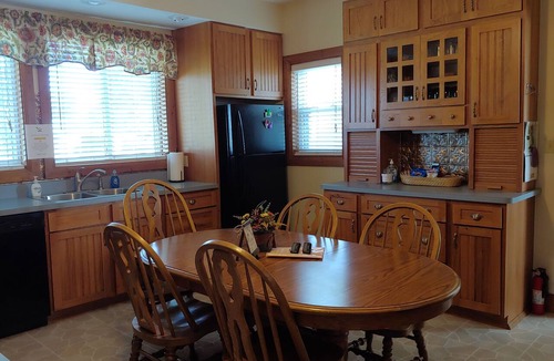Port Clinton House | Rural Retreat yet close to the sites. Cedar point*Jet Express* African Safari
