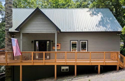 Mount Jackson House | Rustic A-Frame Chalet with Hot Tub & Scenic Views in Mount Jackson, Virginia