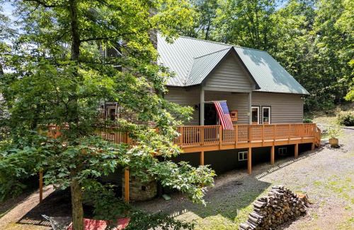 Mount Jackson House | Rustic A-Frame Chalet with Hot Tub & Scenic Views in Mount Jackson, Virginia