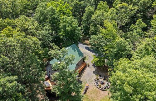 Mount Jackson House | Rustic A-Frame Chalet with Hot Tub & Scenic Views in Mount Jackson, Virginia