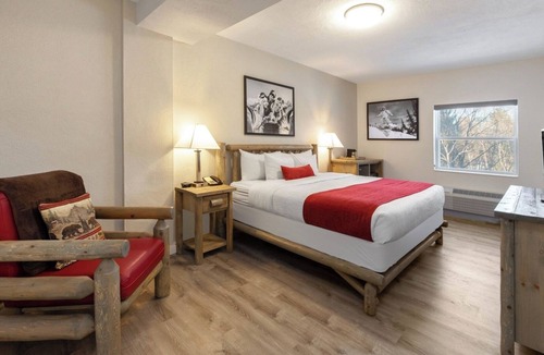Iron Mountain Hotel | Rustic Lodge w/Heated Pool & Ski-in/Ski-out Access & Golfing- Perfect Retreat!