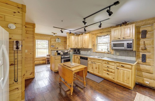 Tustin Cottage | Rustic Tustin Cabin on 7 Acres w/Fire Pit & Porch