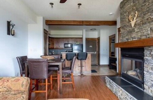 Radium Hot Springs Condo | Sable Ridge View Suite - Fireplace - Pool - A/C.