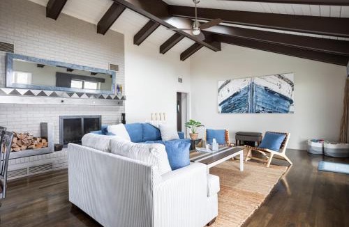 Cedar House | Sandbar Cedar Cottage on Lake Leelanau