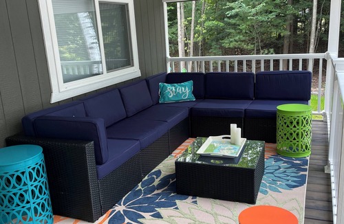 Grawn House | Sandy's Hide-A-Way - King Beds/EV Charger/ALL WELCOME!