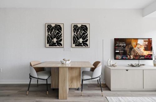 The Queensway Apartment | Scenic 2BR Condo with Views & Free Parking