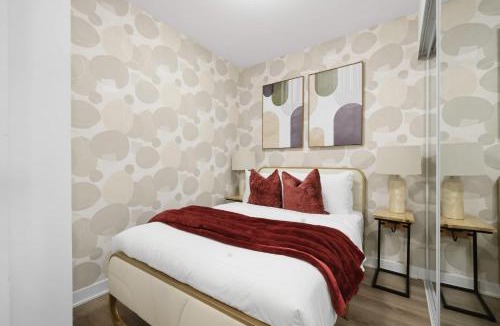The Queensway Apartment | Scenic 2BR Condo with Views & Free Parking
