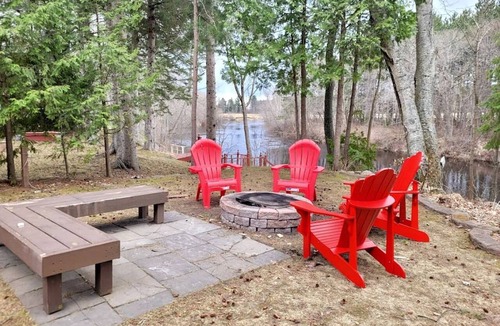 Kawartha Lakes Cottage | Scenic Burnt River Cottage with River Views and Outdoor Gazebo, Near Fenelon Falls and Bobcaygeon, Ontario