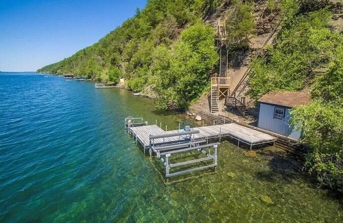 Holcomb House | Scenic Canandaigua Lake House -Beautiful Views & Lake Front-Private wooded lot!