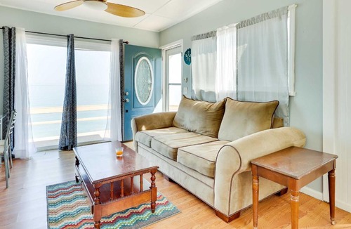 Geneva-on-the-Lake House | Scenic Geneva Cottage w/Lake Erie Beach Access!