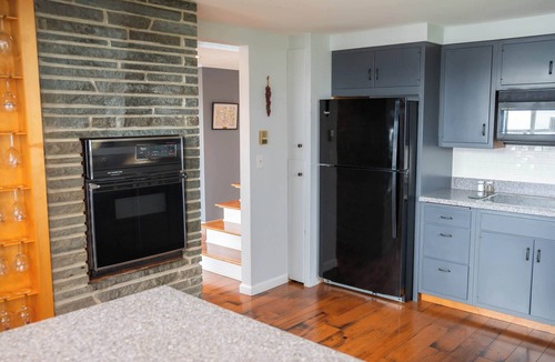 Town of Benton House | Scenic Wine Country Chalet w/Lake Views & Fire Pit