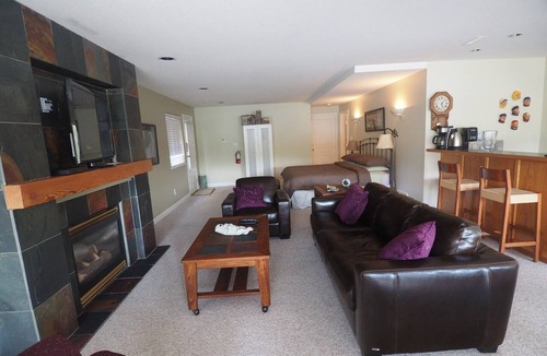 Port Moody Apartment | Sea Coast Inn Spa Suite- Registered and Licensed Beach Front Getaway