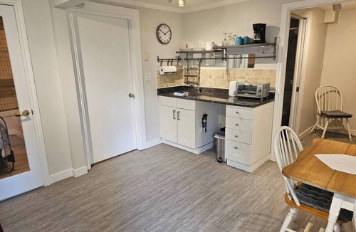 Bowen Island Condo | Seabreeze Escape - Snug Cove