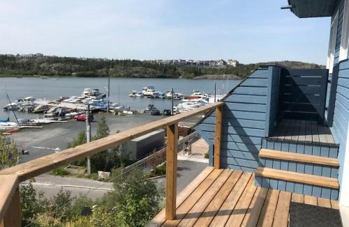 Yellowknife Apartment | See Aurora and lake from EVERY room - 2bd 2bth