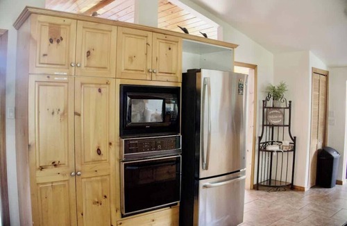 Eagle Lake Cottage | Serendipity 5 BR Waterfront 4 Season w/Hot Tub