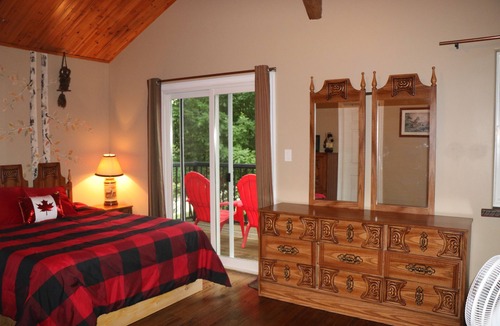 South Bruce Peninsula Cottage | Serene and Cozy Cottage Escape Near Sauble, Tobermory and Wiarton