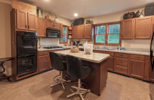 Killbuck House | Serene Retreat in SW Holmes County, OH - Nature-Lover's Paradise - Dog-Friendly!